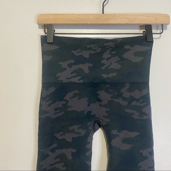 Spanx Look At Me Now Camo Leggings Seamless Shaping Support 7/8 Length Small - Picture 2 of 5